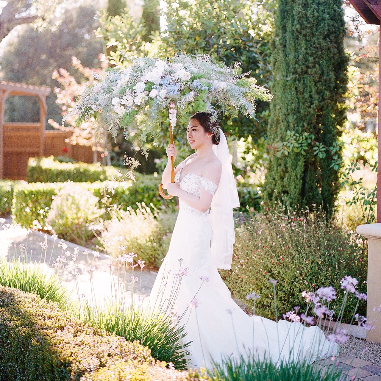 Regale-winery-chardonnay-circle-bride-flower-umbrella